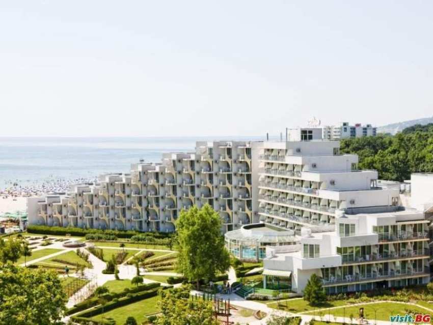 All inclusive на морския бряг в Албена до 01.07 с безплатен плаж в хотел Лагуна бийч