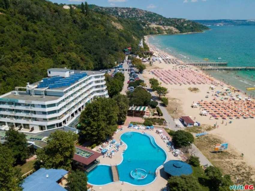 В Албена на първа линия All inclusive,чадър и шезлонги на плажа до 01.07 в хотел Арабела бийч