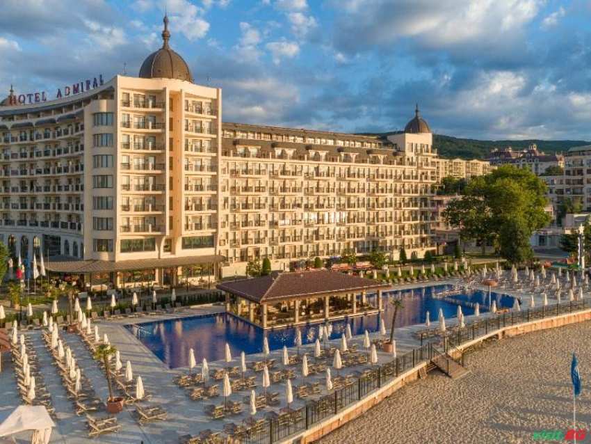 На първа линия с шезлонг и чадър на плажа, Ultra All Inclusive с плаж до 02.07 в хотел Адмирал